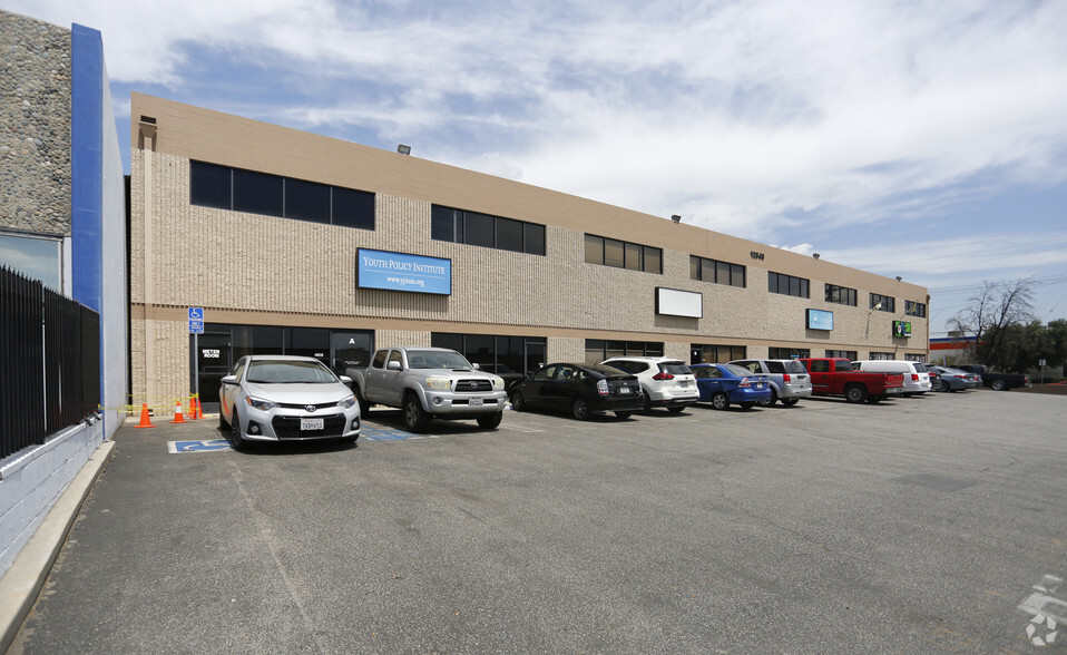 12843 Foothill Blvd, Sylmar, CA for lease - Building Photo - Image 3 of 21