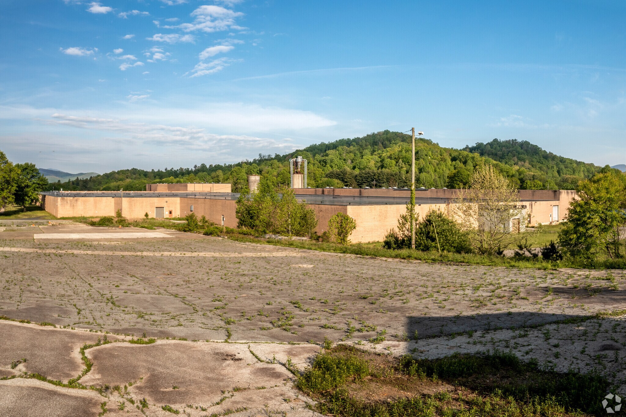 110 One Genesis Way, Spruce Pine, NC à vendre Photo du bâtiment- Image 1 de 11