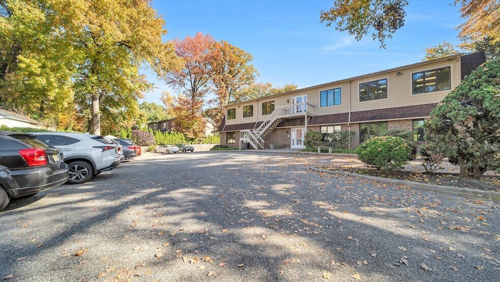 45 Legion Dr, Cresskill, NJ à vendre - Photo du bâtiment - Image 3 de 8