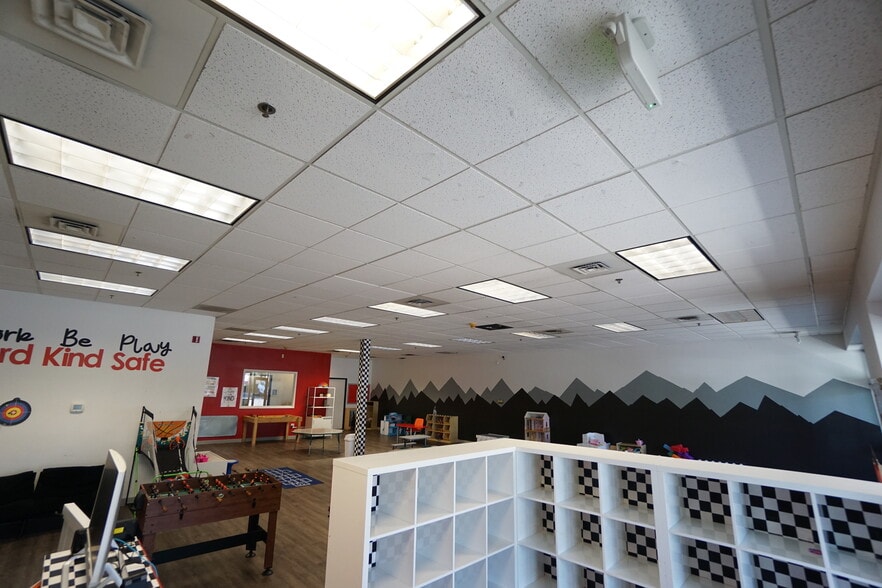 6501 W Grandridge Blvd, Kennewick, WA for lease - Building Photo - Image 3 of 21