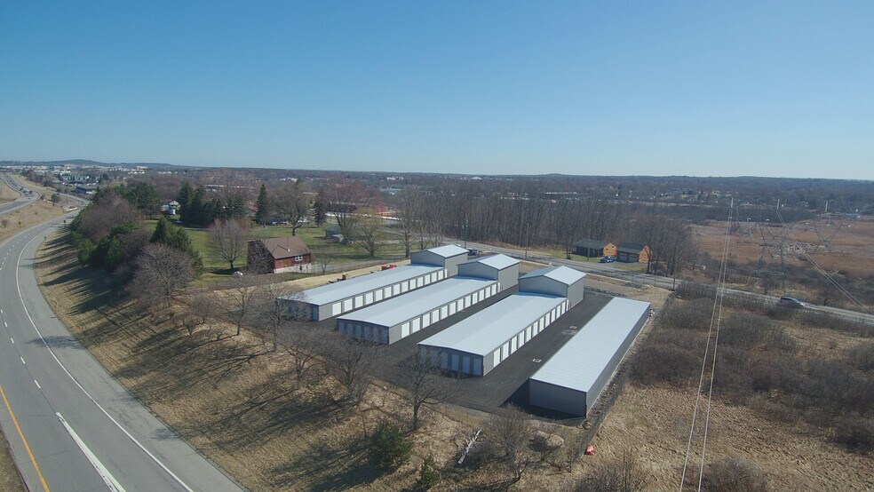 457 Middle Rd, Henrietta, NY à vendre - Photo du bâtiment - Image 2 de 4