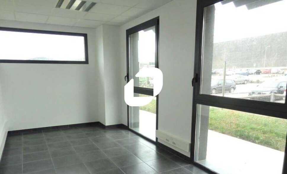 Office in Les Arcs for lease - Interior Photo - Image 3 of 8