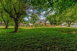 More details for 506 W Main St, Burnsville, NC - Retail for Sale