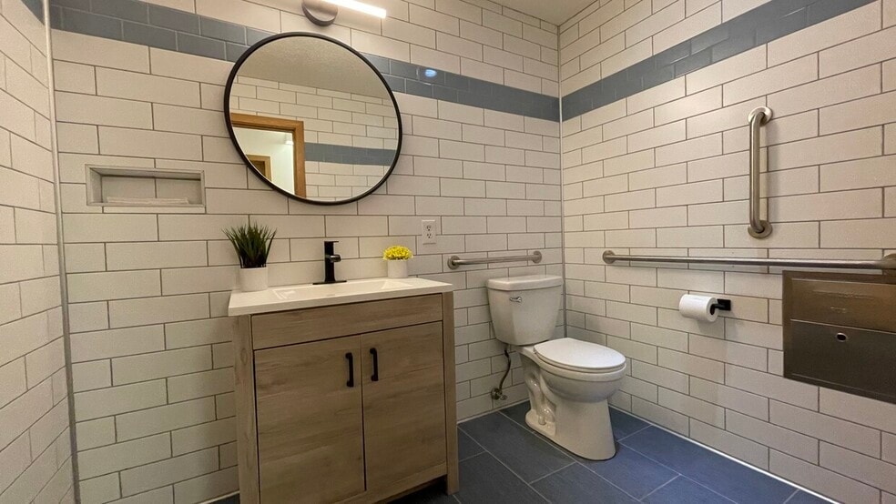 5101 Thimsen Ave, Minnetonka, MN for lease - Building Photo - Image 3 of 31