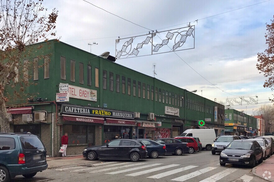 Calle Entrepeñas, 4, Alcalá de Henares, Madrid à louer - Photo du bâtiment - Image 2 de 3