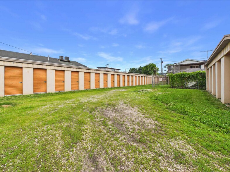 842-848 Adams Ave, Huntington, WV à vendre - Photo du bâtiment - Image 3 de 4