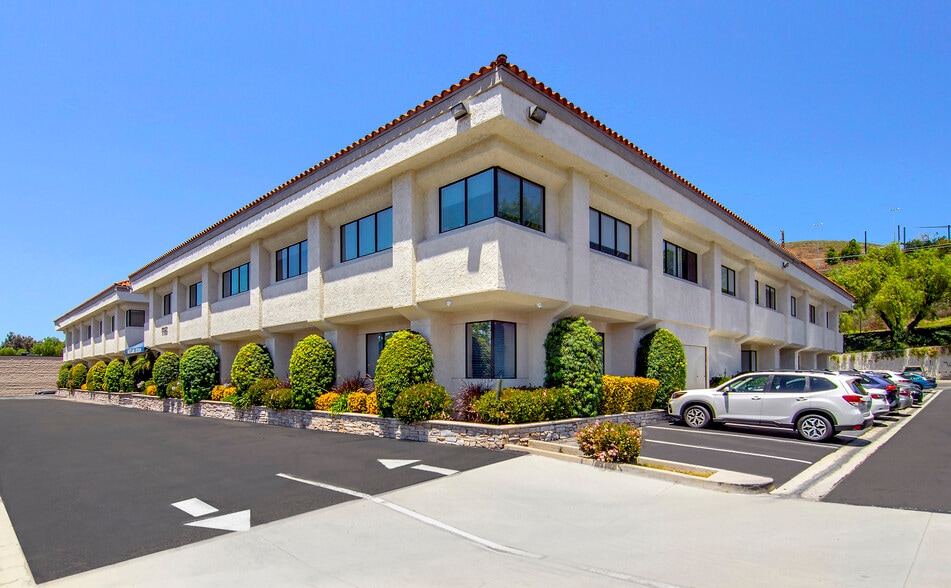 31225 La Baya Dr, Westlake Village, CA à louer - Photo du bâtiment - Image 1 de 4