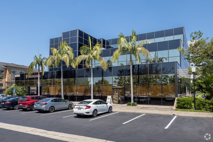 4701 Von Karman Ave, Newport Beach, CA à louer - Photo du bâtiment - Image 2 de 21