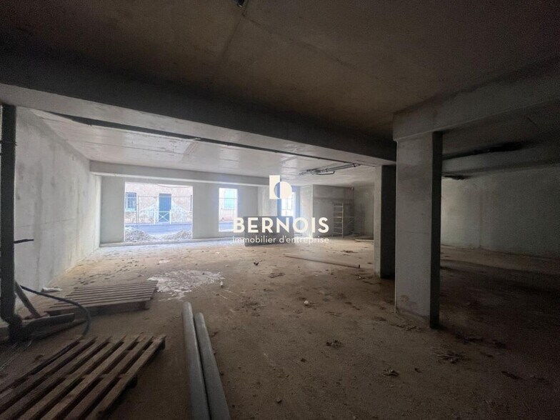Retail in Toulon for sale - Building Photo - Image 2 of 6