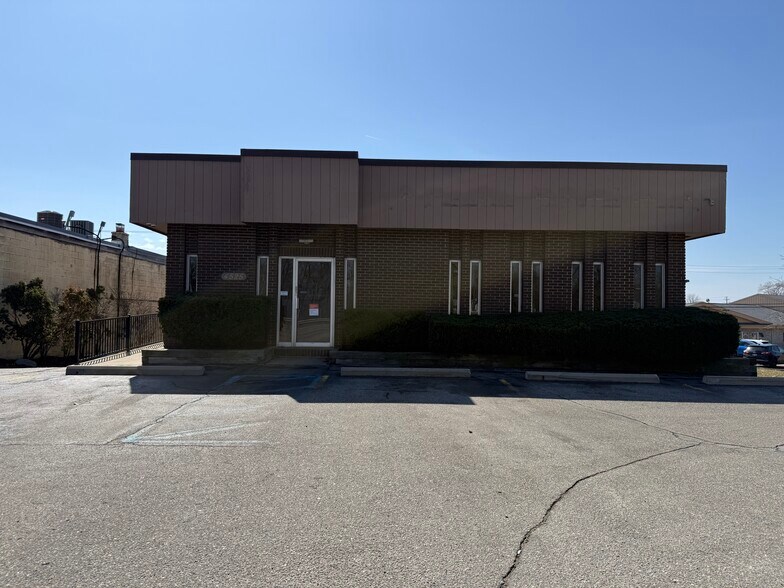 4525 Highland Rd, Waterford, MI à vendre - Photo du bâtiment - Image 2 de 17