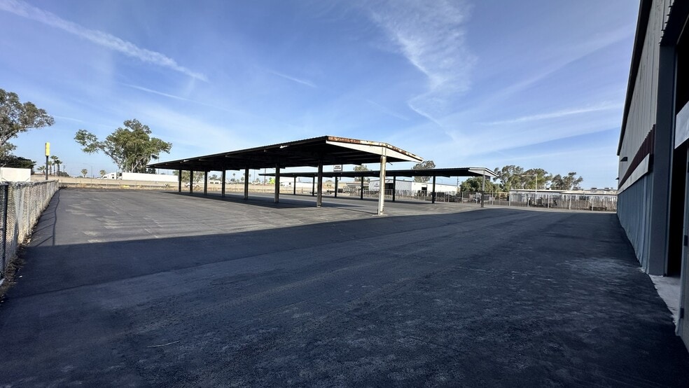 3251 N Ad Art Rd, Stockton, CA for lease - Building Photo - Image 3 of 9