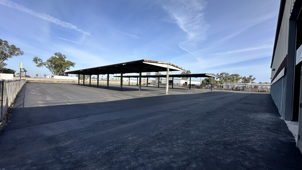 3251 N Ad Art Rd, Stockton, CA à louer - Photo du bâtiment - Image 3 de 9