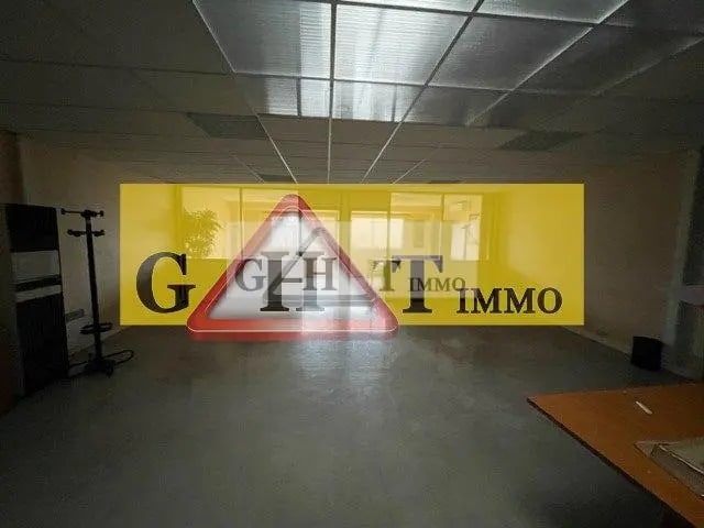 Industrial in Neuilly-sur-Marne for lease - Building Photo - Image 1 of 1