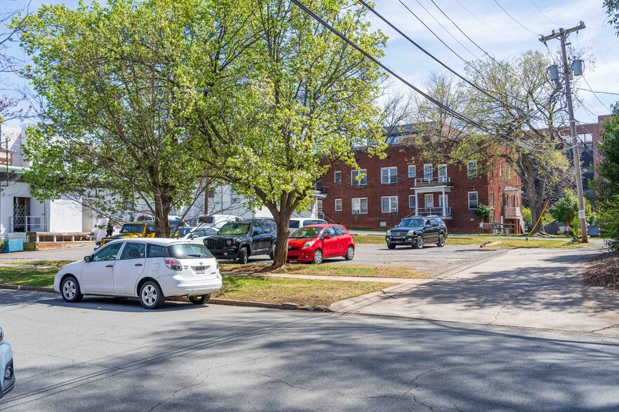 1900 E 7th St, Charlotte, NC for lease - Building Photo - Image 2 of 4