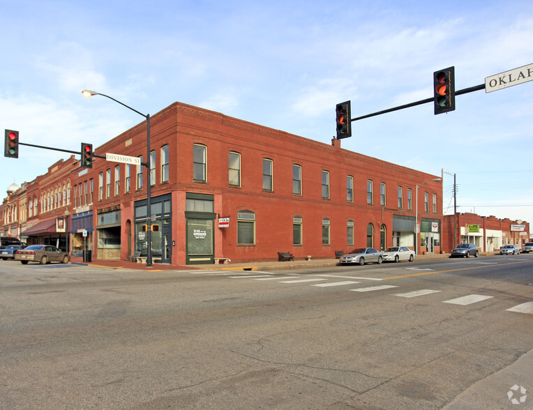 106 W Oklahoma Ave, Guthrie, OK for lease - Building Photo - Image 2 of 22