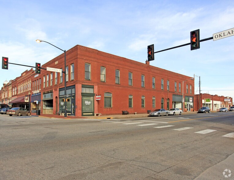 106 W Oklahoma Ave, Guthrie, OK à louer - Photo du bâtiment - Image 2 de 22