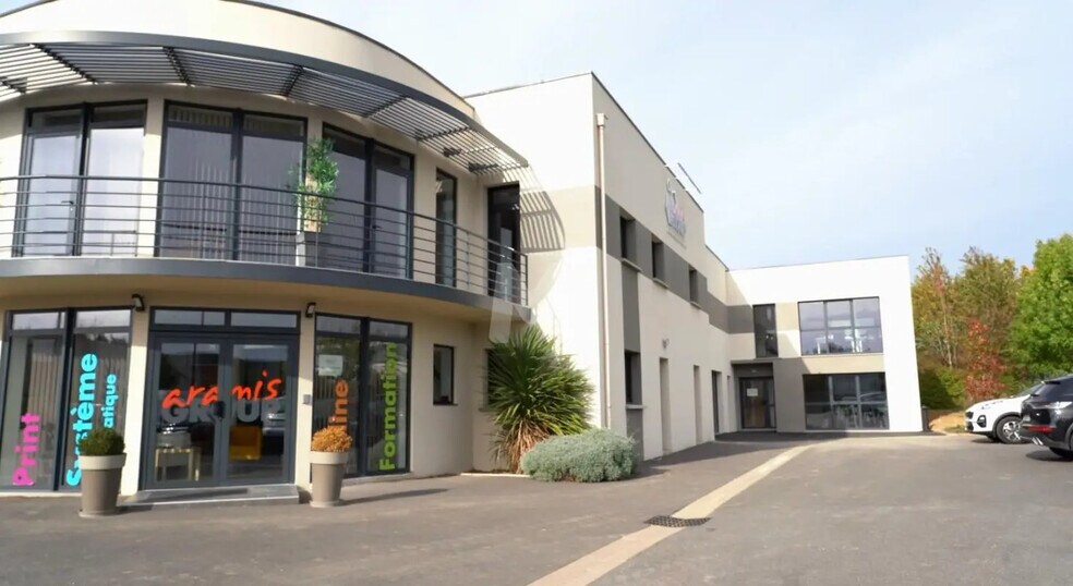 Flex dans Saint-Pierre-du-Perray à louer - Photo du bâtiment - Image 1 de 10