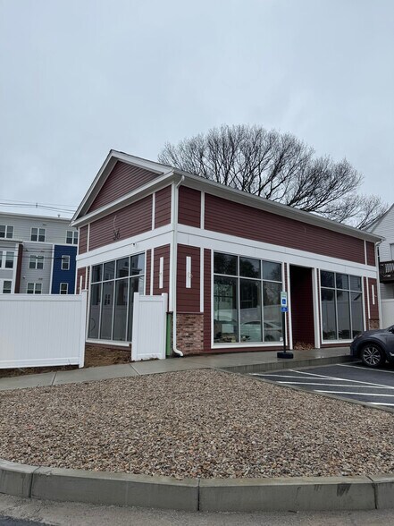 34-36 Harrington Ave, Shrewsbury, MA à louer - Photo du bâtiment - Image 2 de 3