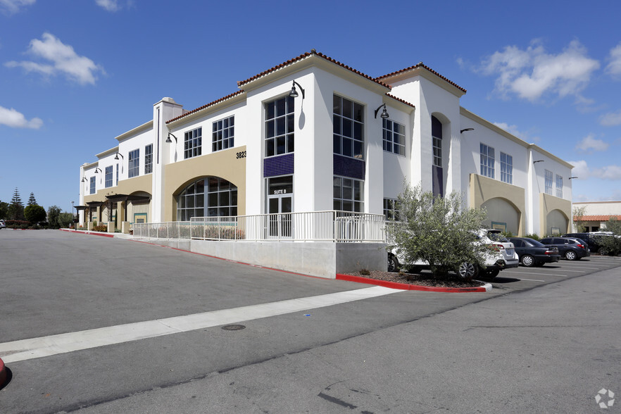 3823 Mission Oaks Blvd, Camarillo, CA à louer - Photo du bâtiment - Image 1 de 5