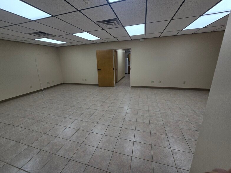 3610-3616 Saturn Rd, Garland, TX à louer - Photo du bâtiment - Image 3 de 31
