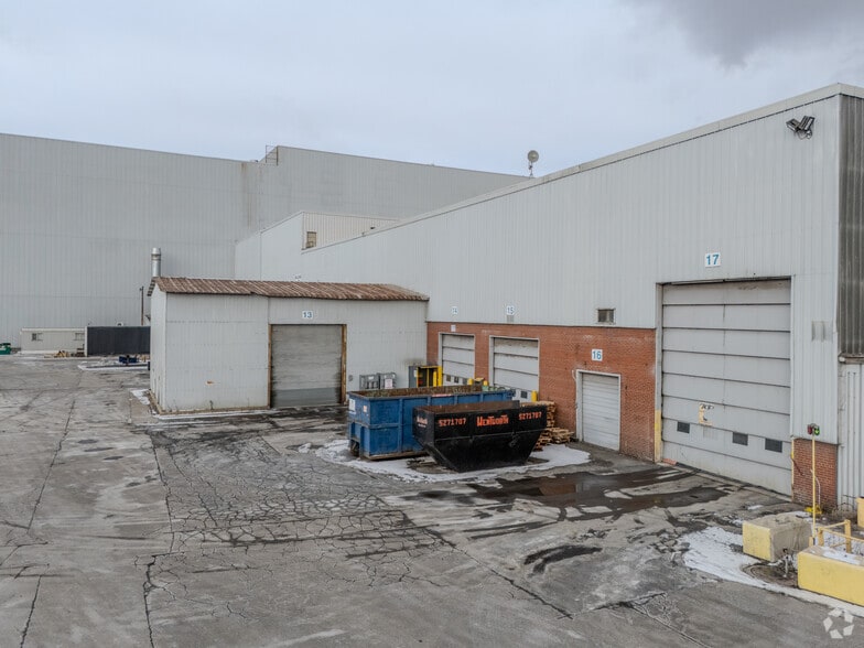 1632 Burlington St E, Hamilton, ON for lease - Building Photo - Image 3 of 6