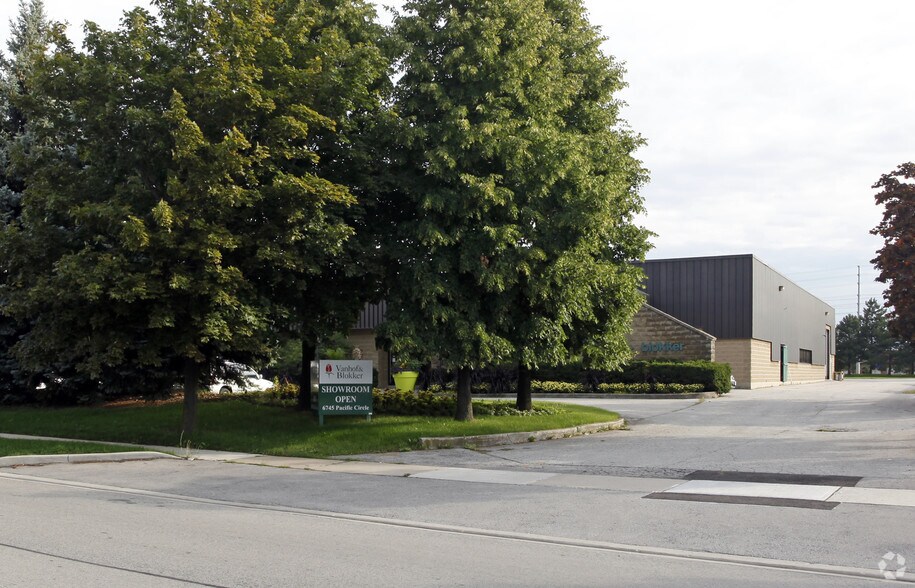 6745 Pacific Cir, Mississauga, ON à vendre - Photo principale - Image 1 de 1