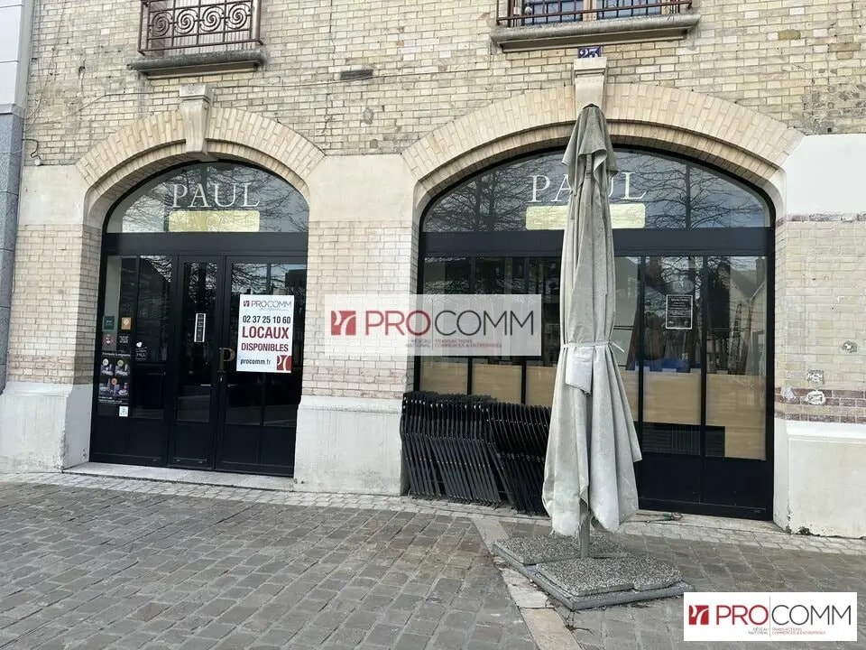Retail in Chartres for lease Building Photo- Image 1 of 8