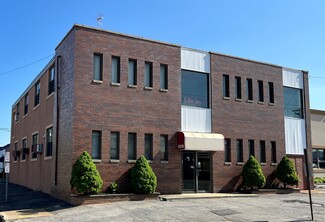 Plus de détails pour 629 Main St, Westbury, NY - Industriel à vendre