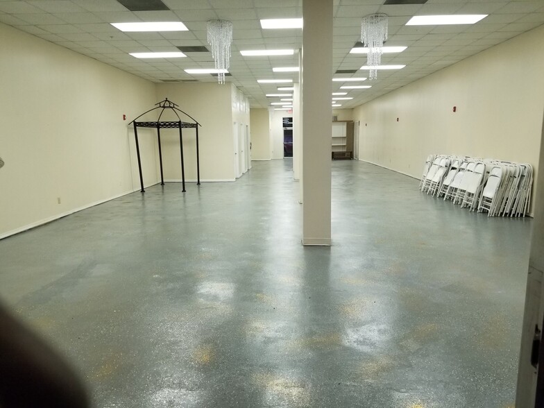 6972 Main St, Lithonia, GA à vendre - Photo du bâtiment - Image 3 de 29
