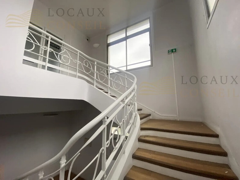 Office in Argenteuil for lease - Building Photo - Image 3 of 9