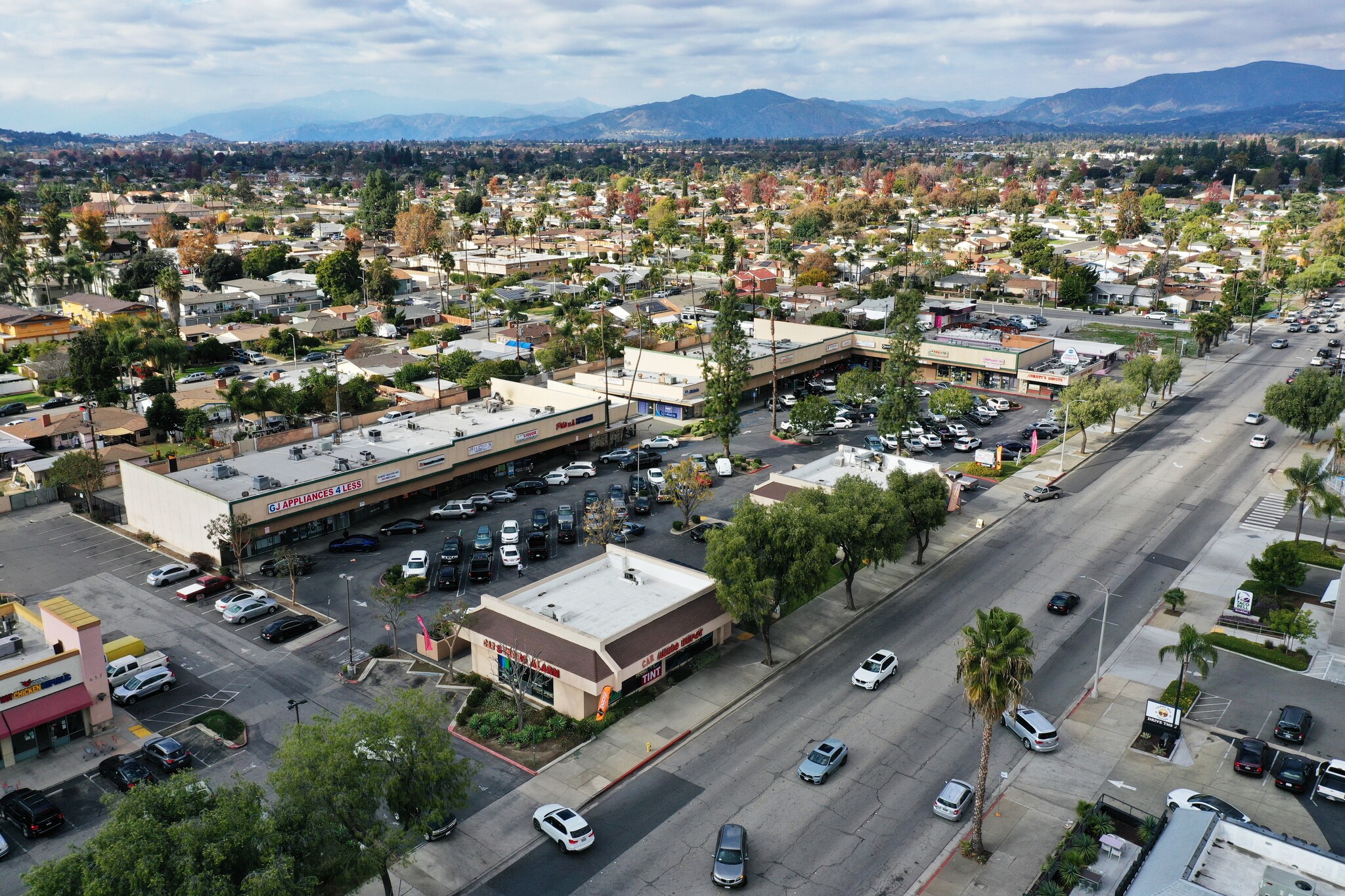 719-753 Indian Hill Blvd, Pomona, CA à louer Photo du b timent- Image 1 de 5