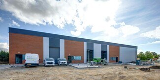 Plus de détails pour Old Tiffield Rd, Towcester - Commerce de détail, Industriel à louer