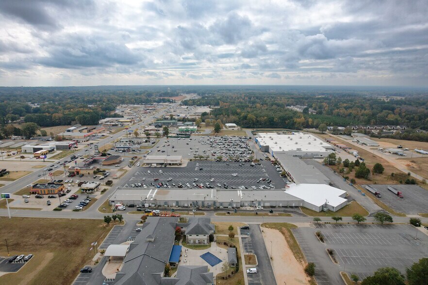 101-200 N Park Dr, Monticello, AR for lease - Primary Photo - Image 2 of 5