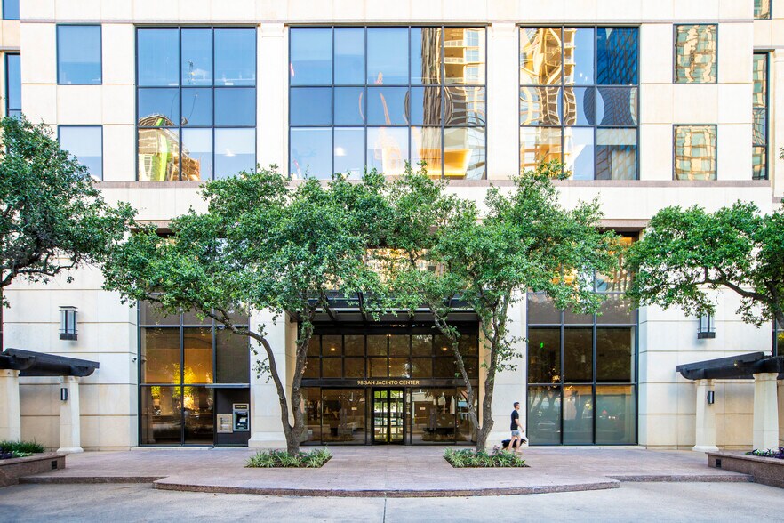 98 San Jacinto Blvd, Austin, TX à louer - Photo du bâtiment - Image 3 de 23