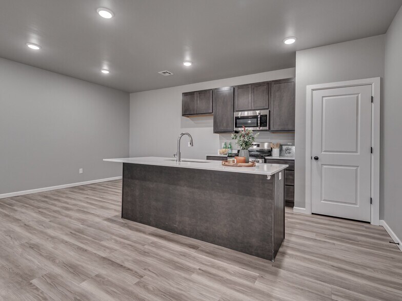 Josie Circle, Midwest City, OK à vendre - Photo du bâtiment - Image 2 de 9