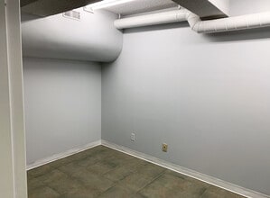 1263 St Clair Ave W, Toronto, ON à louer Photo intérieure- Image 2 de 4