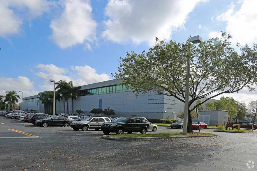 3505 NW 107th Ave, Doral, FL for lease - Building Photo - Image 3 of 7