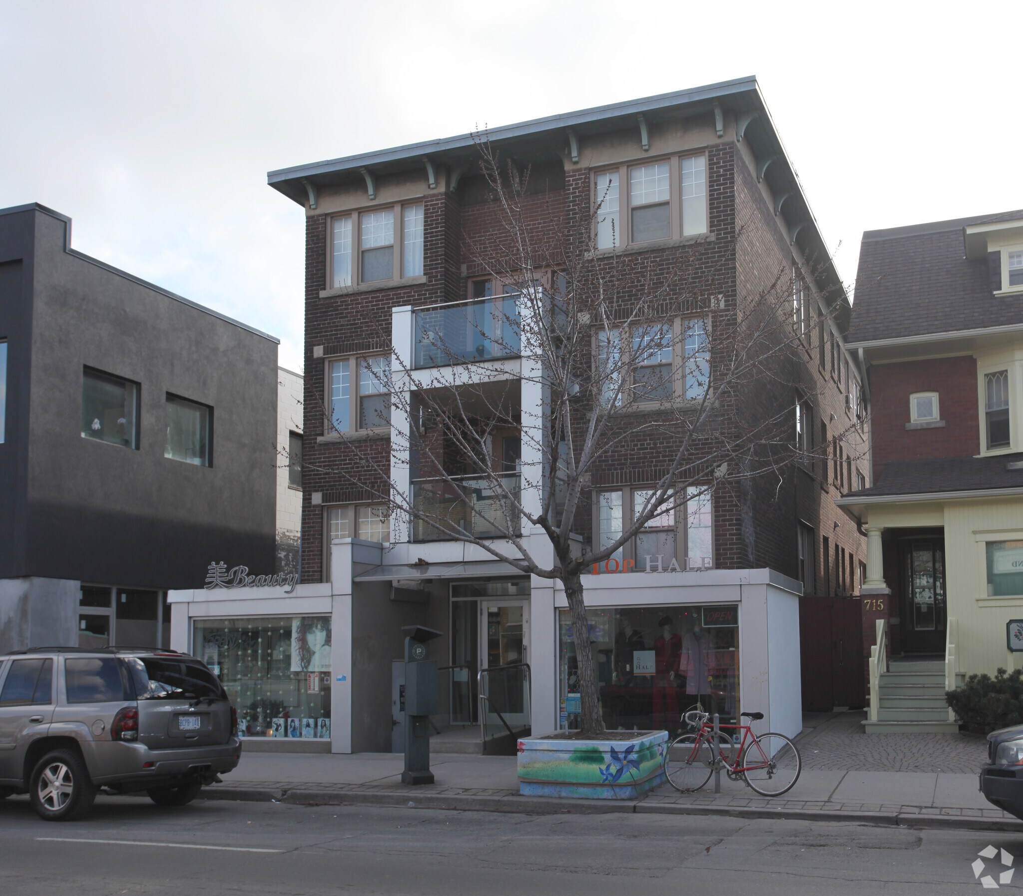 711 Bloor St W, Toronto, ON à vendre Photo principale- Image 1 de 1