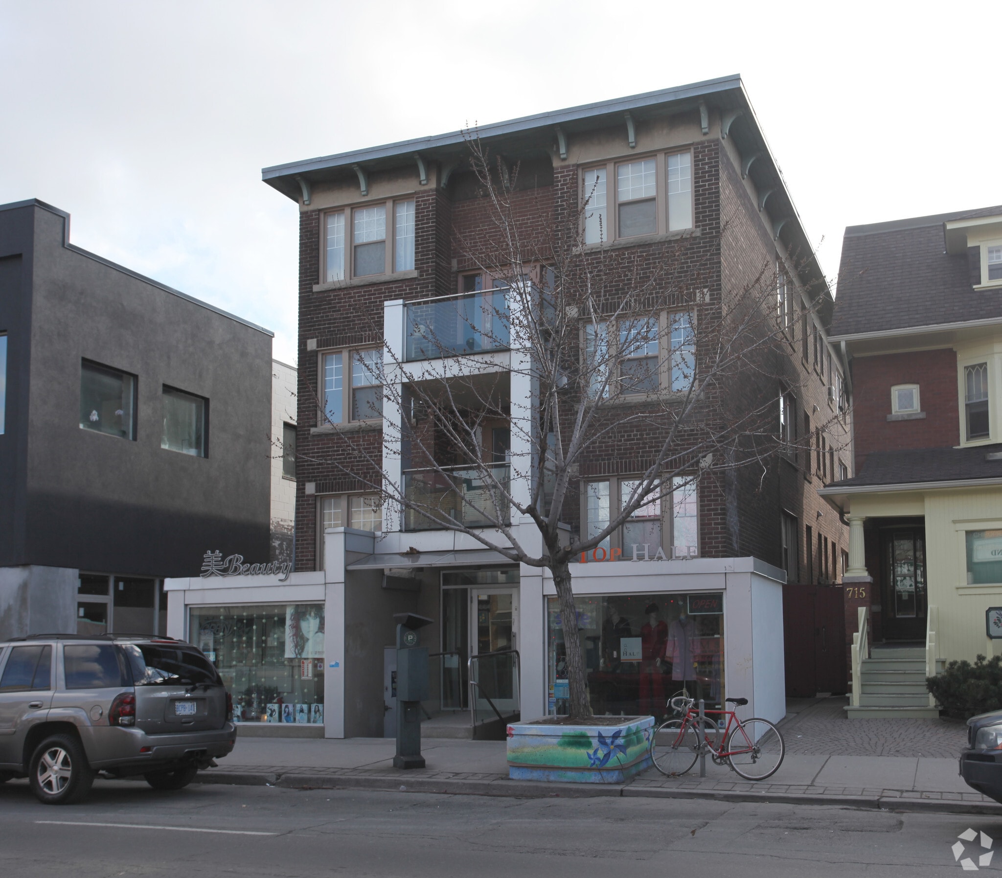 711 Bloor St W, Toronto, ON for sale Primary Photo- Image 1 of 1