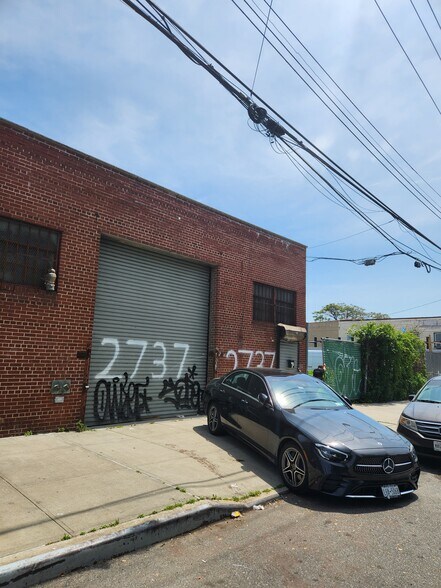 2737 W 15th St, Brooklyn, NY à louer - Photo du bâtiment - Image 2 de 7