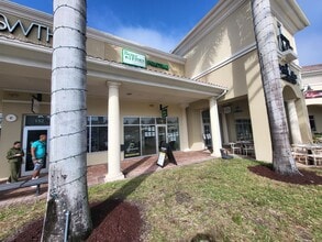 2355 Vanderbilt Beach Rd, Naples, FL for lease Interior Photo- Image 1 of 8
