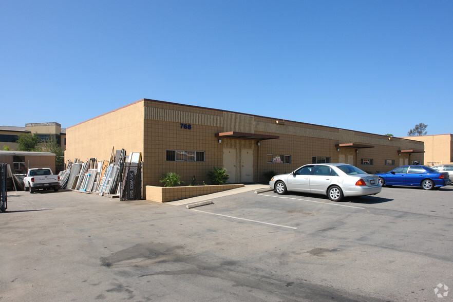 585 N Twin Oaks Valley Rd, San Marcos, CA for lease - Building Photo - Image 2 of 7