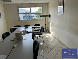 Plus de détails pour Local d'activités à louer