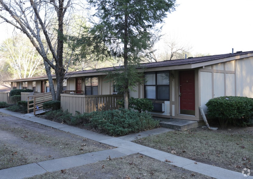 South Atlanta Cardinal Portfolio portfolio of 4 properties for sale on LoopNet.ca - Building Photo - Image 2 of 4