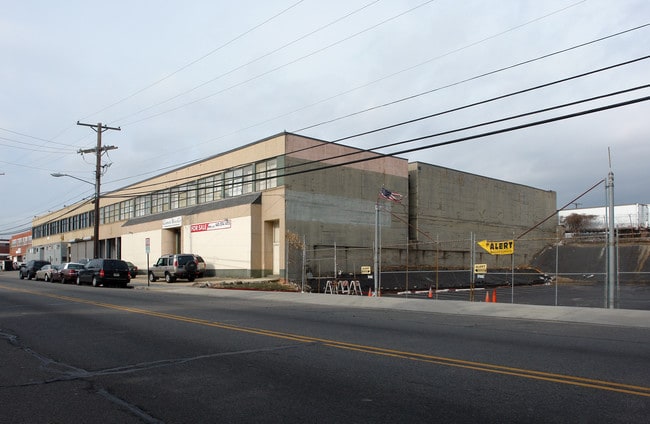 Plus de détails pour 2052 West Virginia Ave NE, Washington, DC - Industriel à vendre