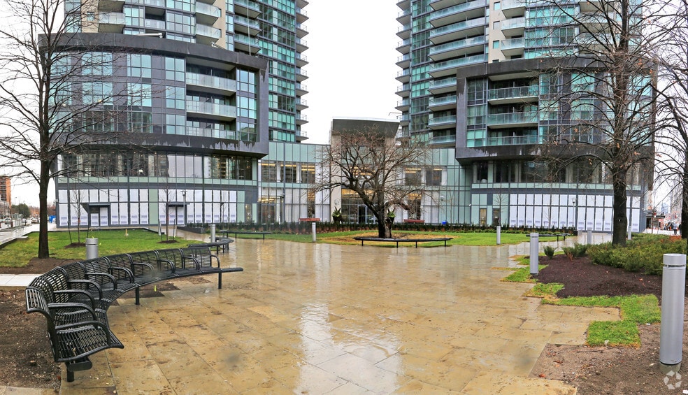 5168 Yonge St, Toronto, ON à louer - Photo du bâtiment - Image 3 de 9