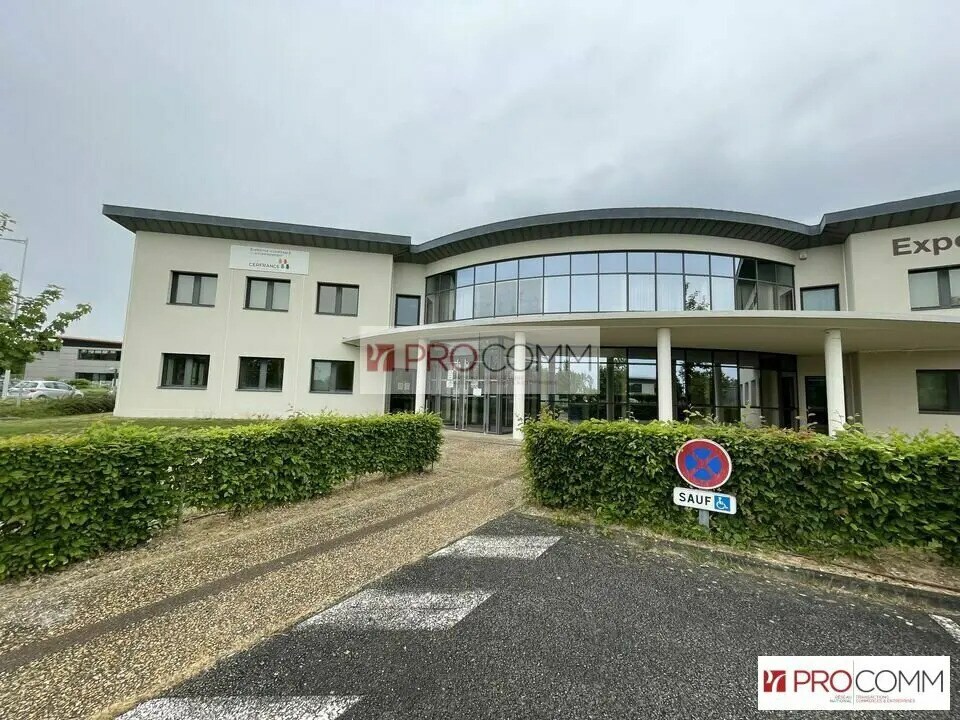 Office in Chartres for lease Building Photo- Image 1 of 11