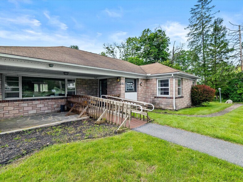 1830 Route 209, Brodheadsville, PA à vendre - Photo du bâtiment - Image 3 de 50