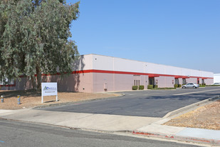 8200-8228 W Doe Ave, Visalia CA - Entrepôt