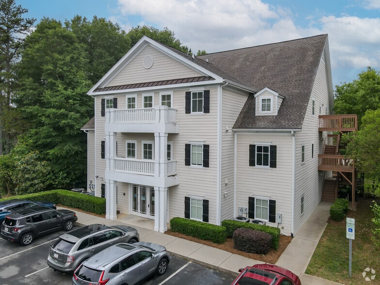 215 Gilead Rd, Huntersville, NC à vendre - Photo principale - Image 1 de 4